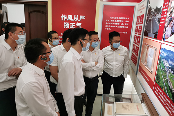 参训干部在佛山市纪法教育基地参观学习。（佛山市纪委监委供 王涛 摄）.jpg