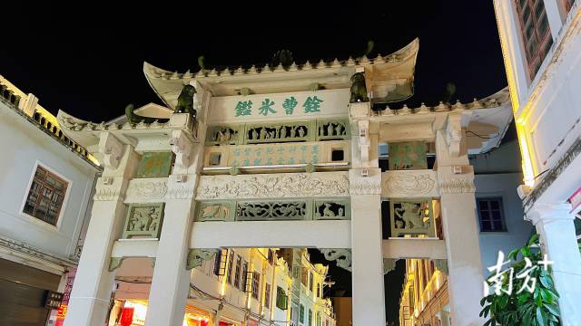 潮州古城牌坊街羊玉巷口的“理学儒宗”和“铨曹冰鉴”牌坊，就是为纪念唐伯元而建造。