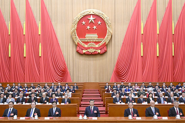 十四届全国人大三次会议在京闭幕 习近平等在主席台就座