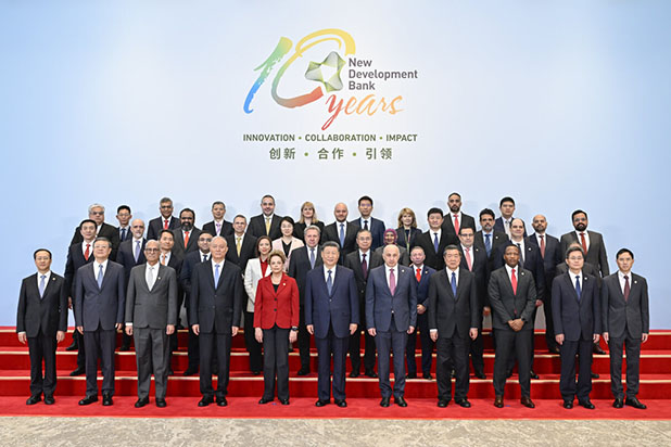 习近平访问金砖国家新开发银行