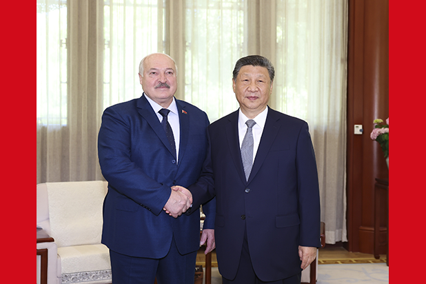 习近平会见白俄罗斯总统卢卡申科