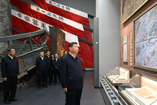 习近平在山西阳泉市向抗战烈士敬献花篮并参观百团大战纪念馆