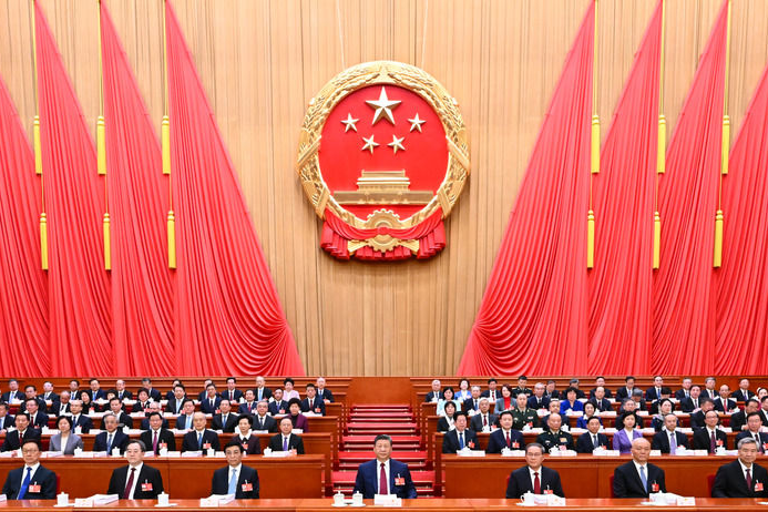 十四届全国人大四次会议在京开幕 习近平等在主席台就座