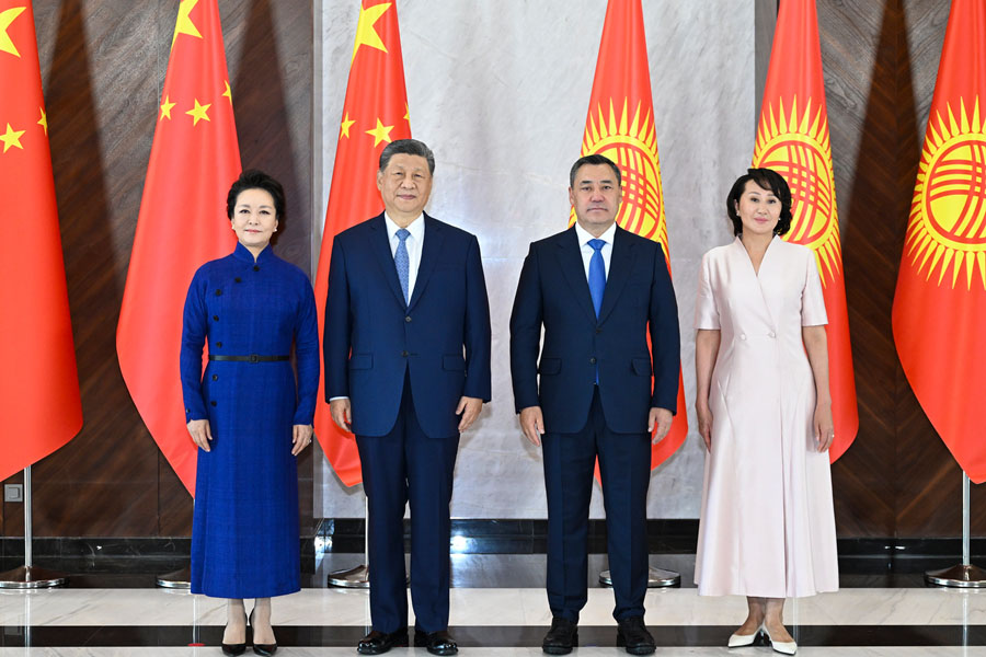 习近平同吉尔吉斯斯坦总统扎帕罗夫会谈