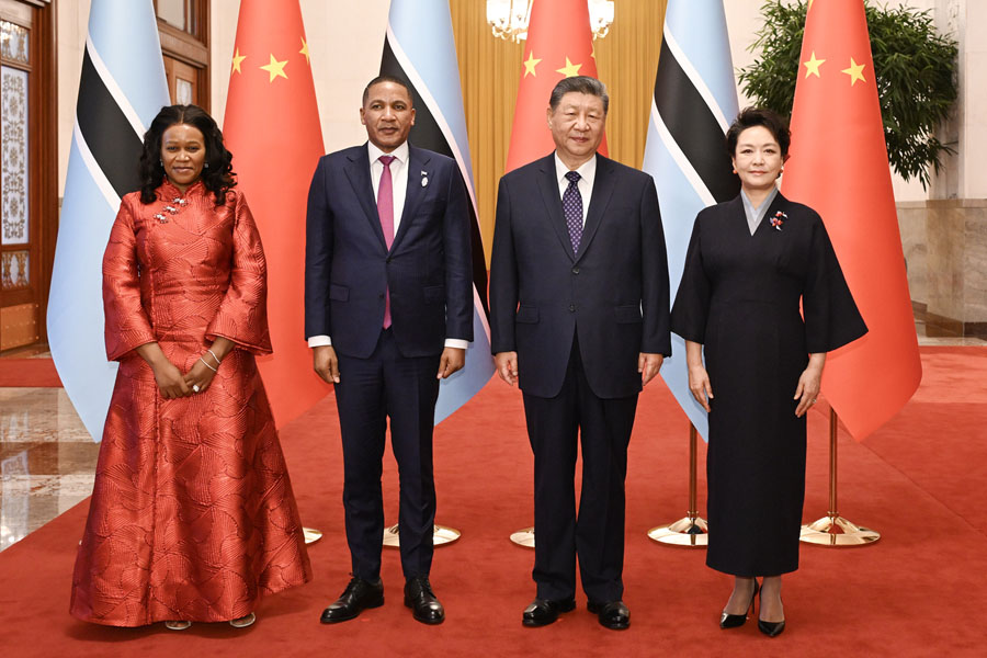 习近平同博茨瓦纳总统博科会谈