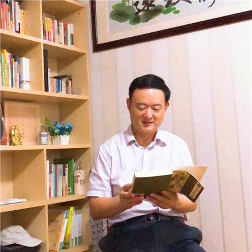 荐书人徐贺林